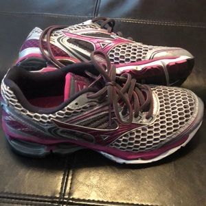 Women’s Mizuno shoes